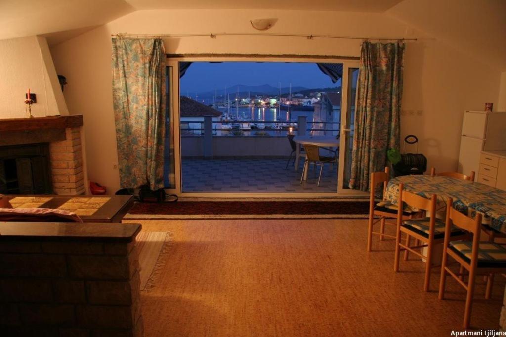Apartment In Kukljica With Sea View, Terrace, Air Conditioning, Wi-Fi Exterior foto